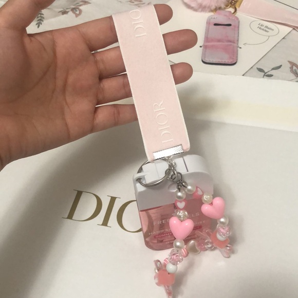 ❤️Dior Beauty Keychain❤️ - Picture 6 of 6